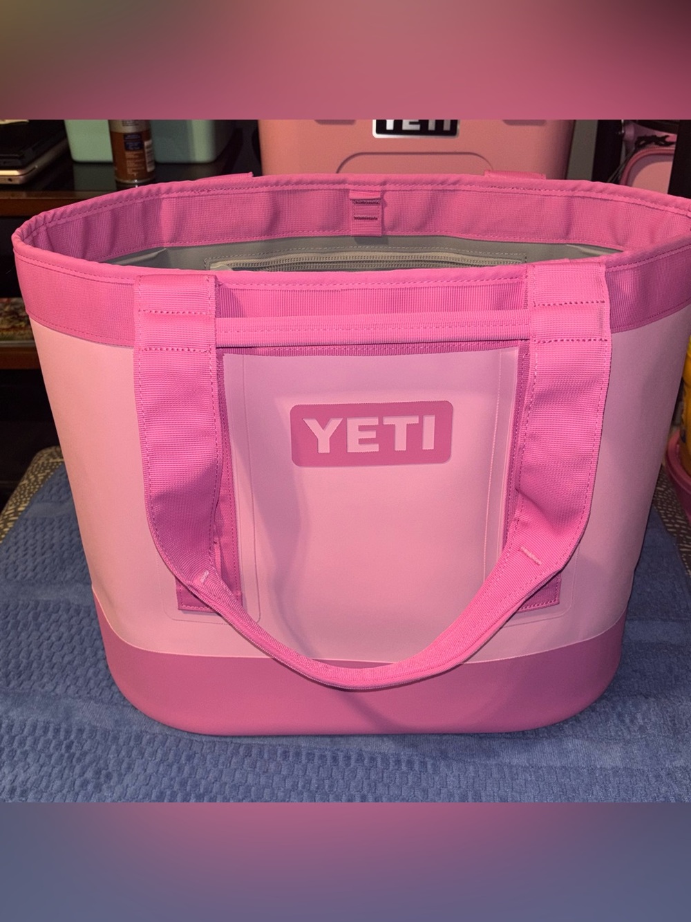 Yeti Power Pink Camino 35